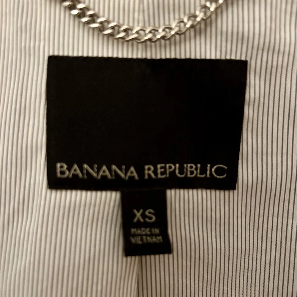 Banana Republic Lightweight Trench in sage green, XS, great condition. - Picture 6 of 16